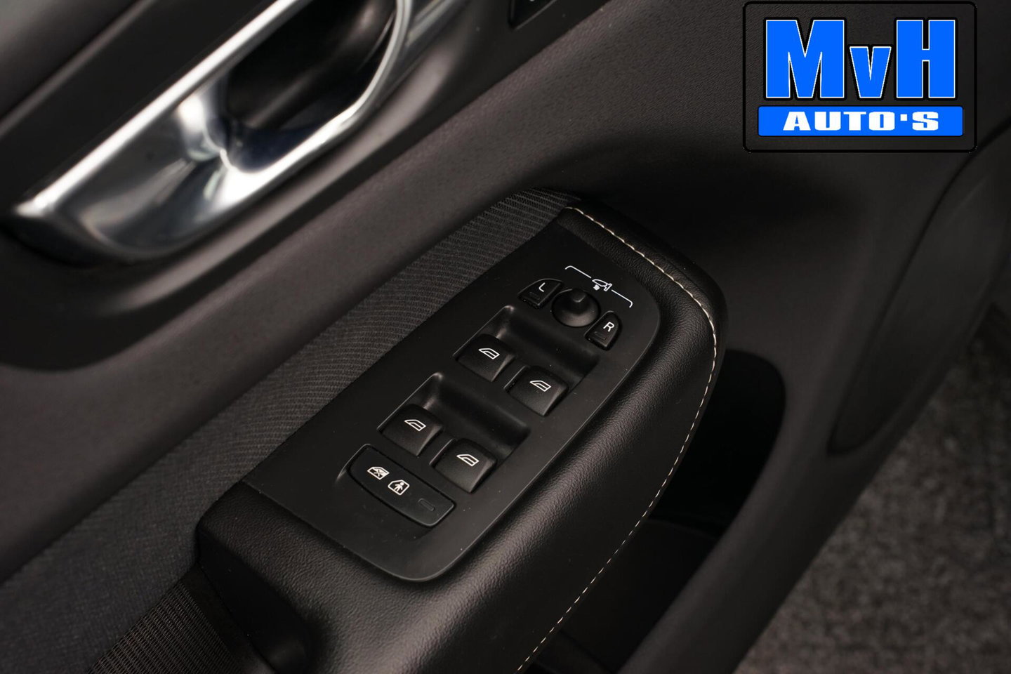 Volvo XC60 2.0 Recharge T6 AWD R-Design|PANO|H/K AUDIO|TREKH