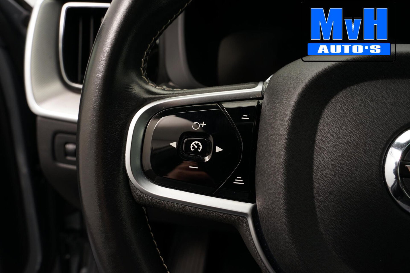 Volvo XC60 2.0 Recharge T6 AWD R-Design|PANO|H/K AUDIO|TREKH