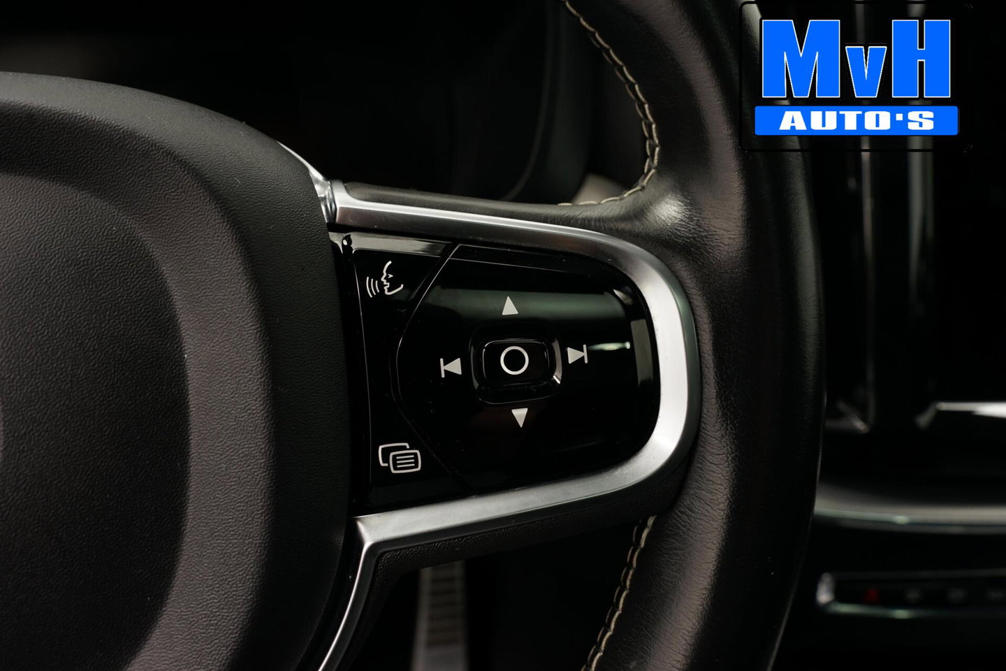 Volvo XC60 2.0 Recharge T6 AWD R-Design|PANO|H/K AUDIO|TREKH