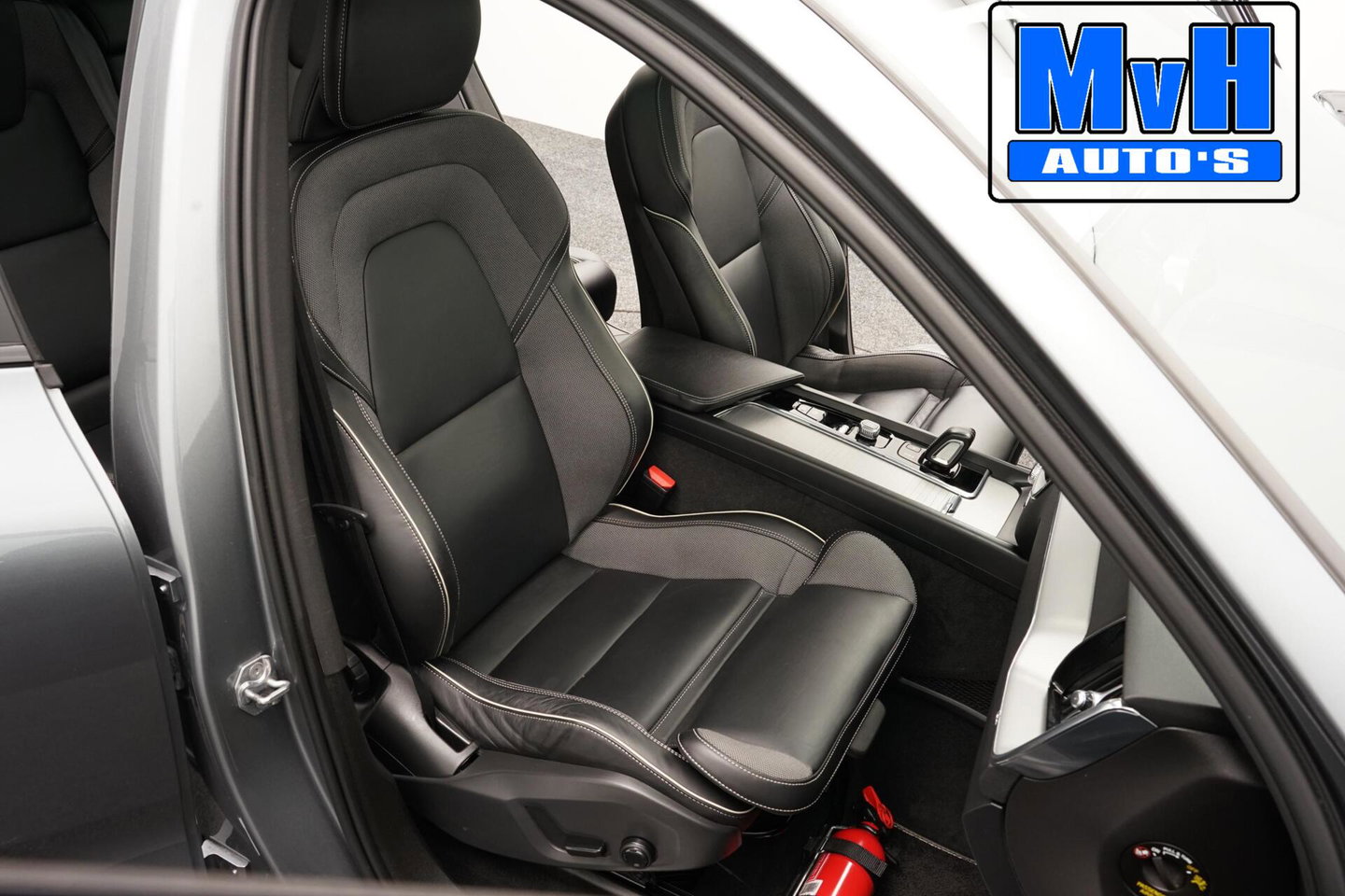 Volvo XC60 2.0 Recharge T6 AWD R-Design|PANO|H/K AUDIO|TREKH