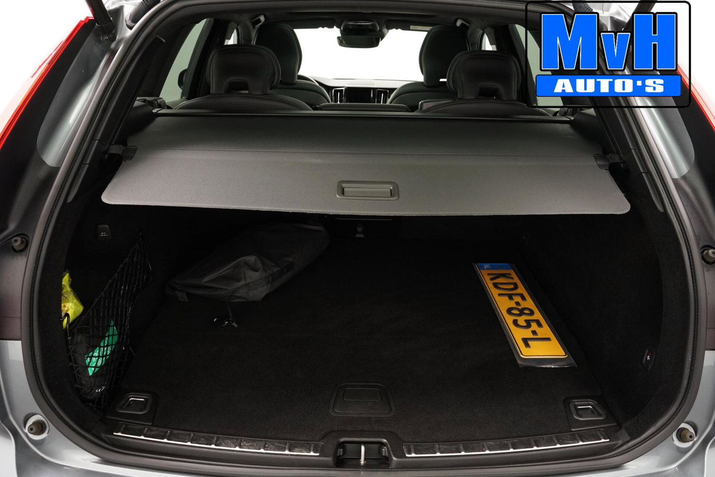 Volvo XC60 2.0 Recharge T6 AWD R-Design|PANO|H/K AUDIO|TREKH