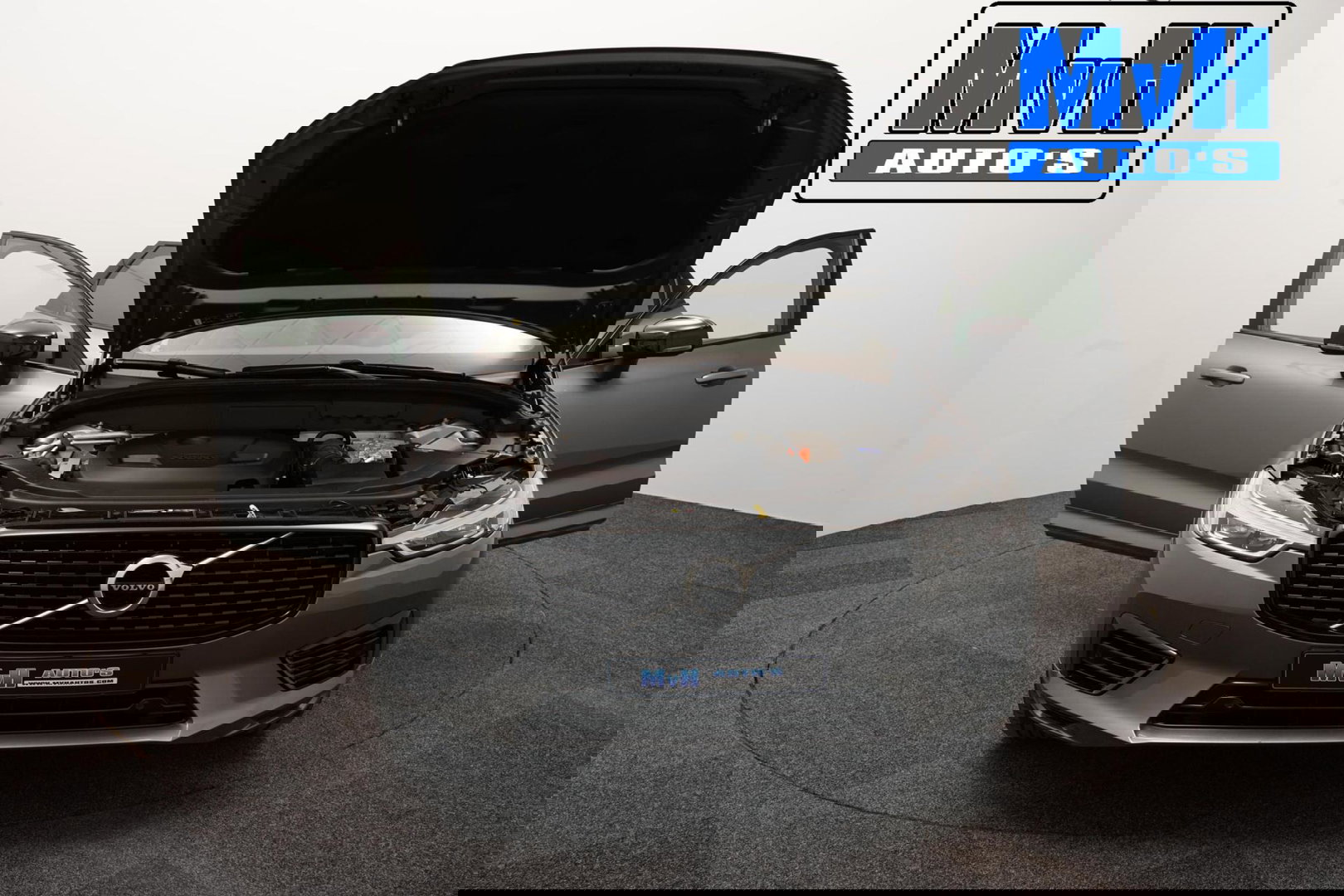 Volvo XC60 2.0 Recharge T6 AWD R-Design|PANO|H/K AUDIO|TREKH