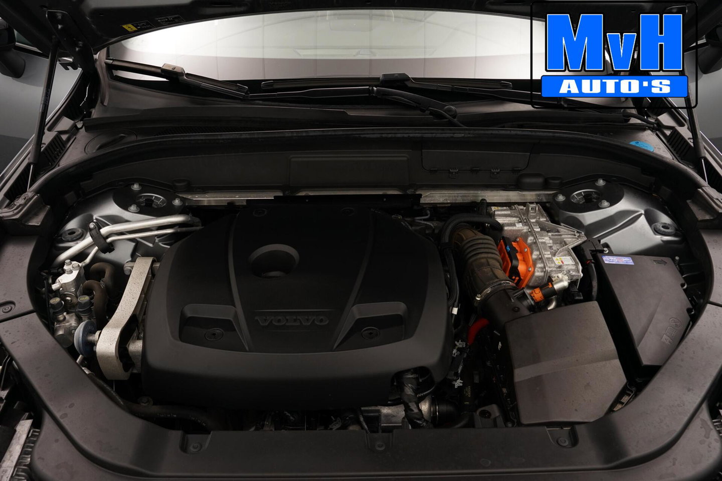 Volvo XC60 2.0 Recharge T6 AWD R-Design|PANO|H/K AUDIO|TREKH