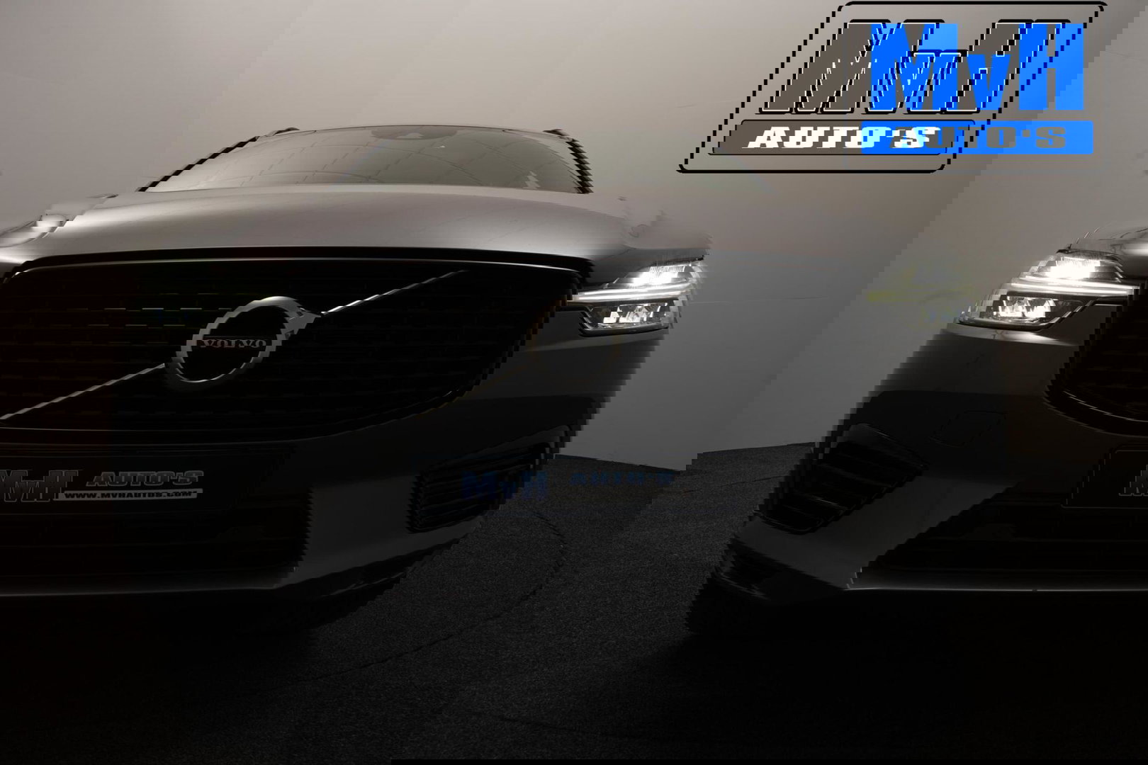 Volvo XC60 2.0 Recharge T6 AWD R-Design|PANO|H/K AUDIO|TREKH