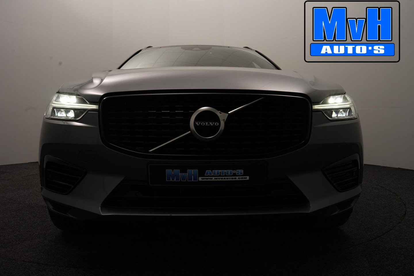 Volvo XC60 2.0 Recharge T6 AWD R-Design|PANO|H/K AUDIO|TREKH