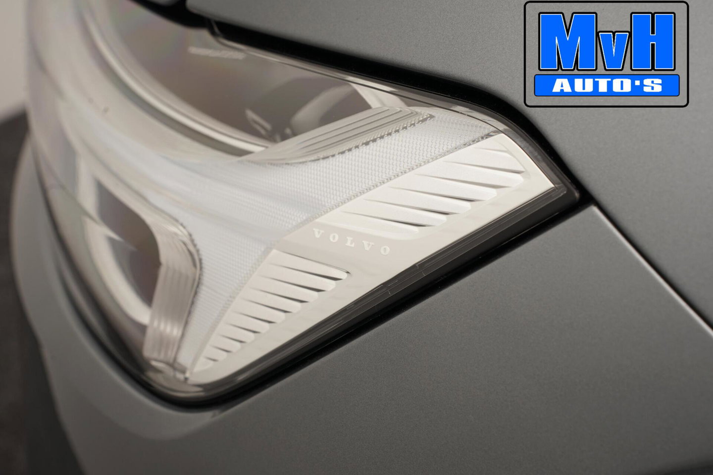 Volvo XC60 2.0 Recharge T6 AWD R-Design|PANO|H/K AUDIO|TREKH