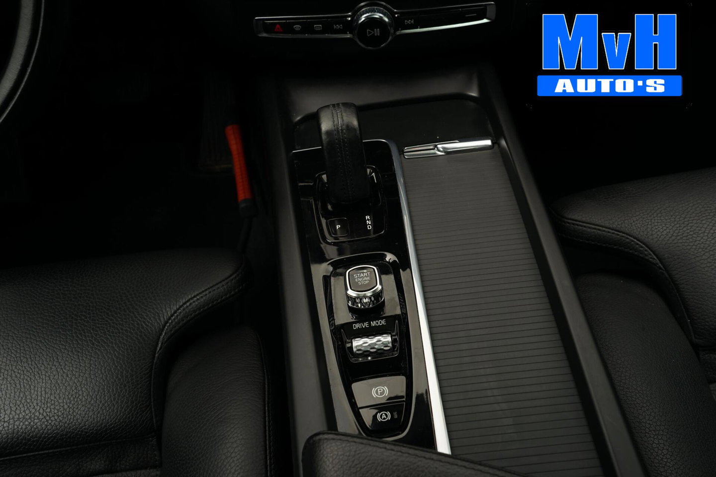 Volvo XC60 2.0 Recharge T6 AWD Business Pro|PANO|LUXE!|TREKH