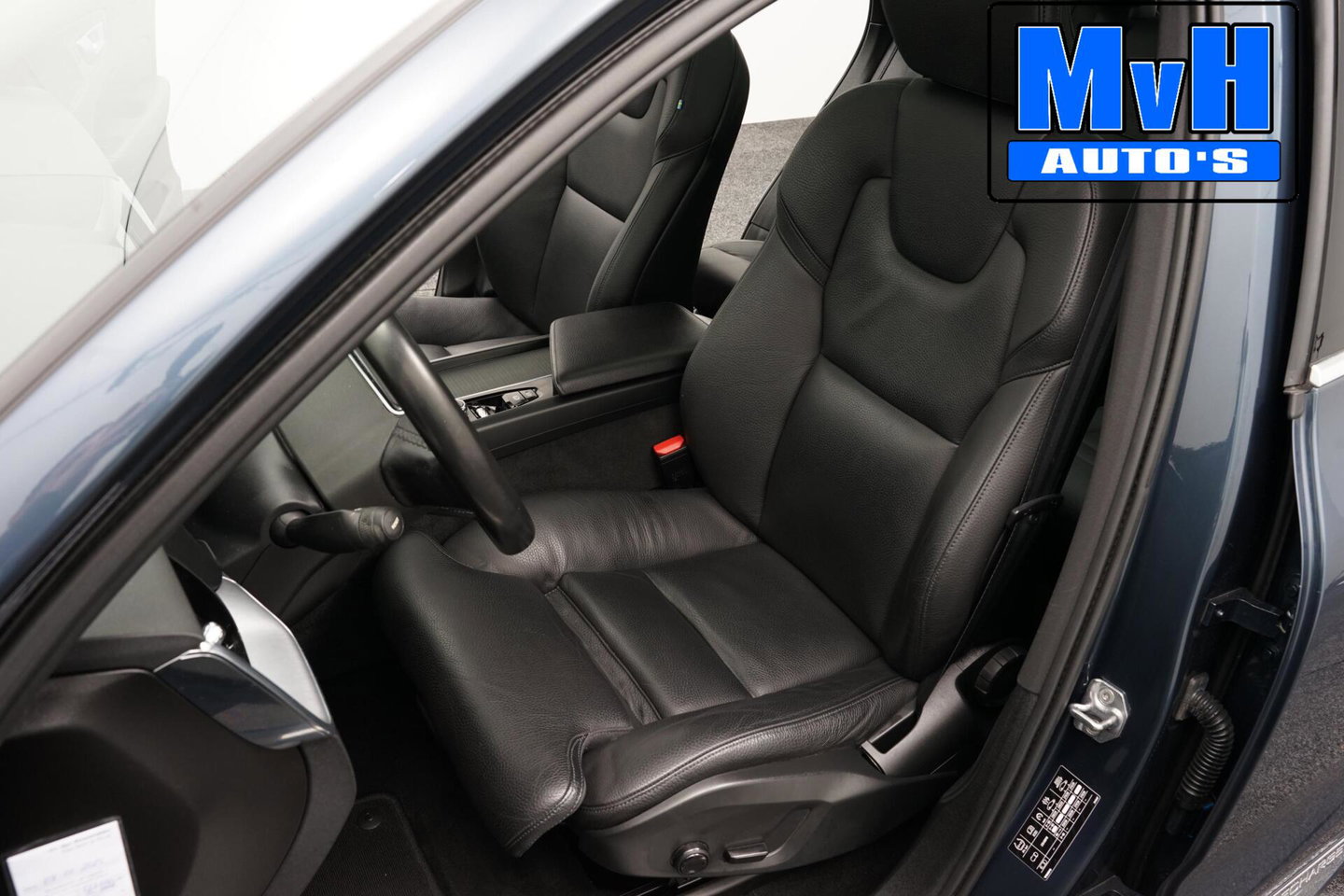 Volvo XC60 2.0 Recharge T6 AWD Business Pro|PANO|LUXE!|TREKH