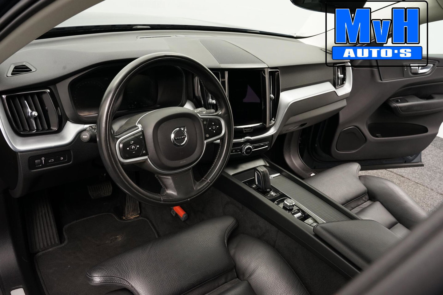 Volvo XC60 2.0 Recharge T6 AWD Business Pro|PANO|LUXE!|TREKH