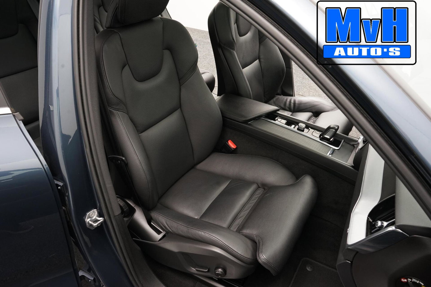 Volvo XC60 2.0 Recharge T6 AWD Business Pro|PANO|LUXE!|TREKH