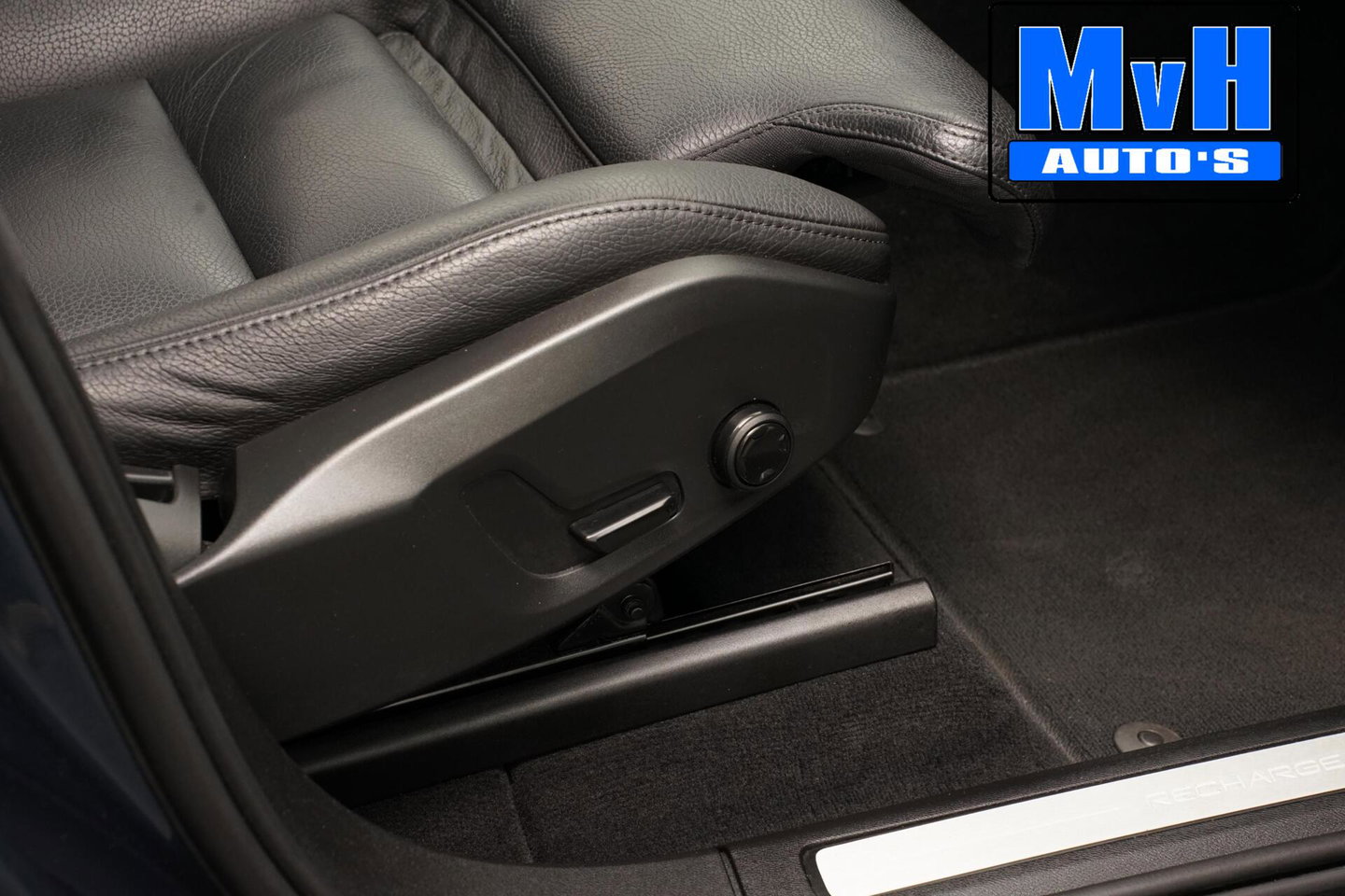 Volvo XC60 2.0 Recharge T6 AWD Business Pro|PANO|LUXE!|TREKH