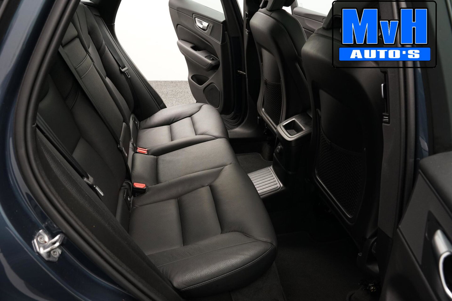 Volvo XC60 2.0 Recharge T6 AWD Business Pro|PANO|LUXE!|TREKH