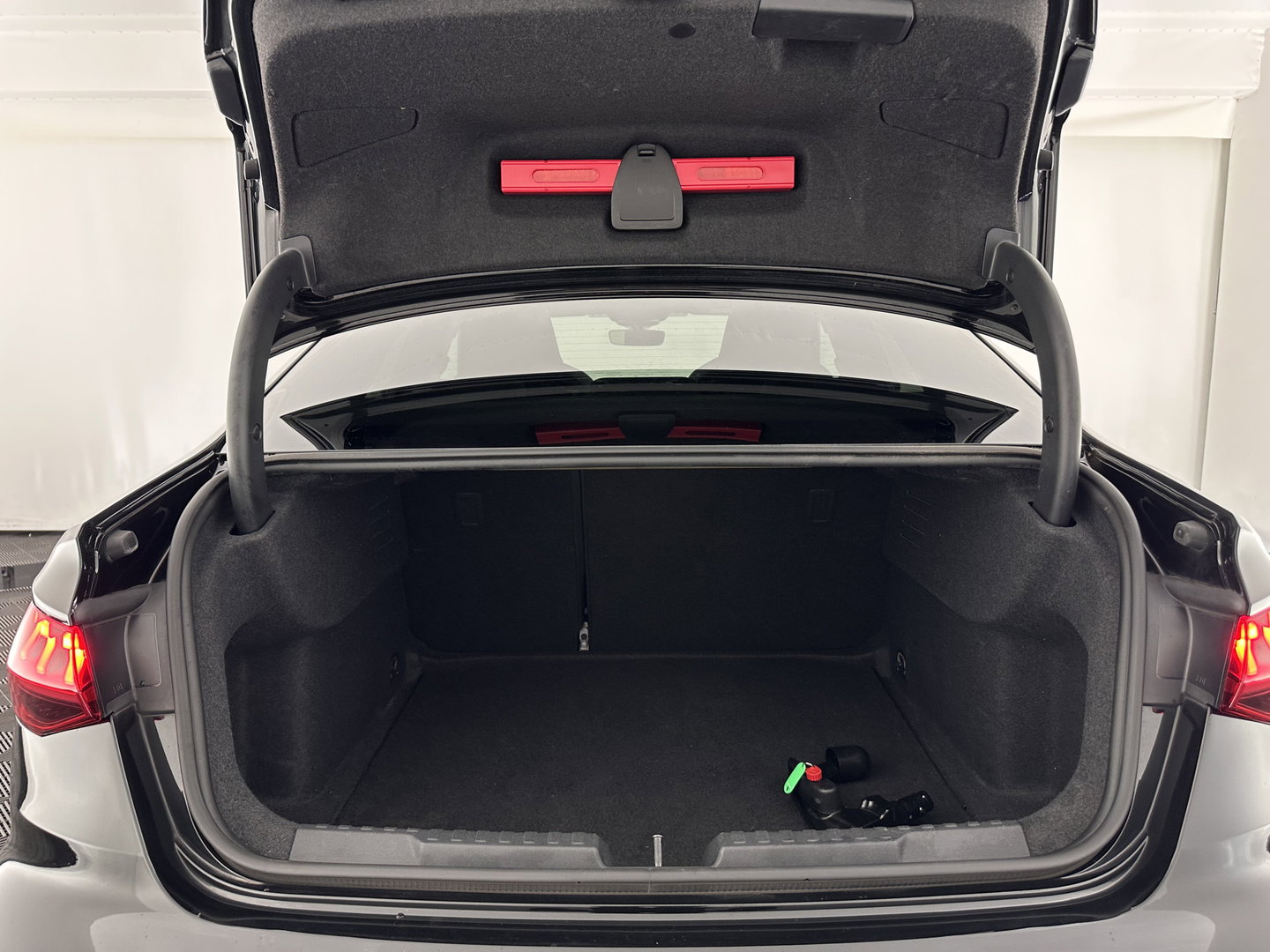 Audi A3 Limousine 35 TFSI S-Line Edition (INCL-BTW) Aut. *PANO | LEATHER-FABRIC | FULL-LED | AMBIENTLIGHT | SPORTSEATS | DIGI-COCKPIT | NAVI-FULLMAP | PRIVACYGLASS | SHIFTPADDLES | DAB+ | ADAPTIVE-CRUISE | 17"ALU*