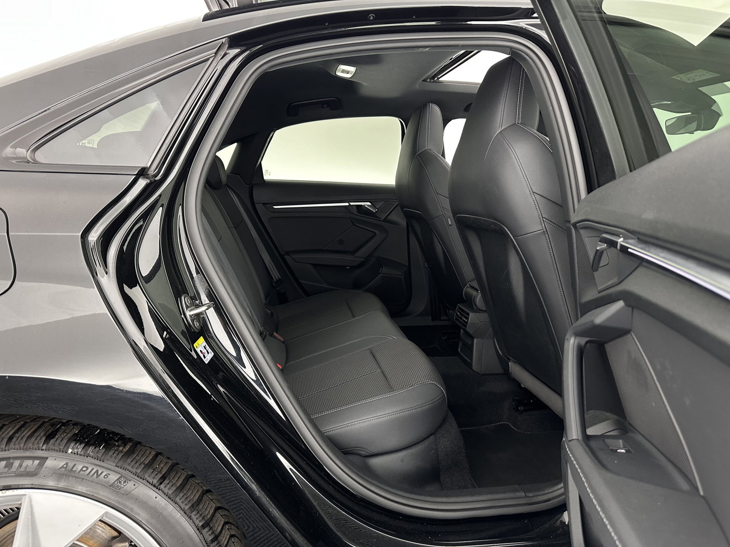 Audi A3 Limousine 35 TFSI S-Line Edition (INCL-BTW) Aut. *PANO | LEATHER-FABRIC | FULL-LED | AMBIENTLIGHT | SPORTSEATS | DIGI-COCKPIT | NAVI-FULLMAP | PRIVACYGLASS | SHIFTPADDLES | DAB+ | ADAPTIVE-CRUISE | 17"ALU*