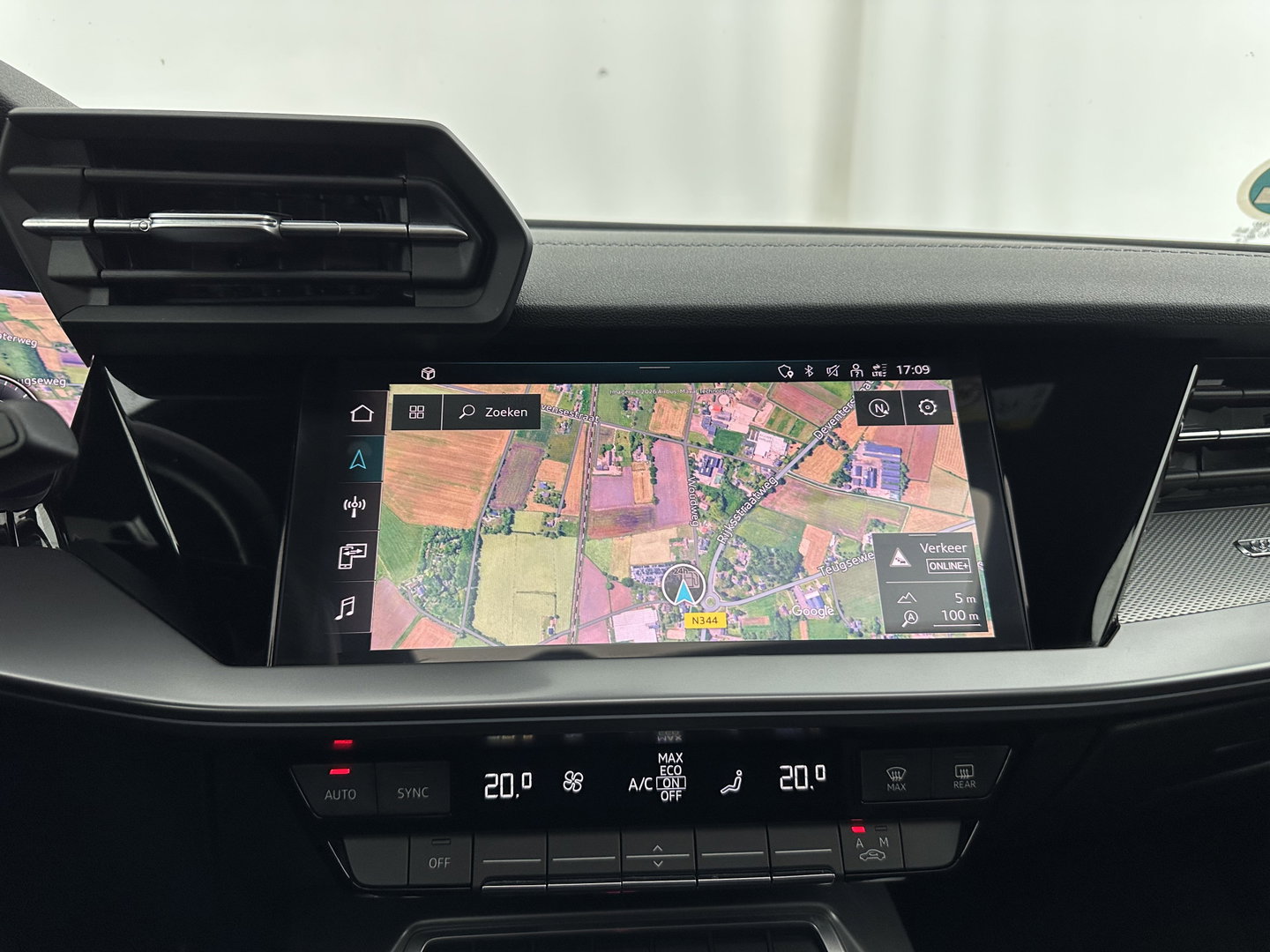 Audi A3 Limousine 35 TFSI S-Line Edition (INCL-BTW) Aut. *PANO | LEATHER-FABRIC | FULL-LED | AMBIENTLIGHT | SPORTSEATS | DIGI-COCKPIT | NAVI-FULLMAP | PRIVACYGLASS | SHIFTPADDLES | DAB+ | ADAPTIVE-CRUISE | 17"ALU*