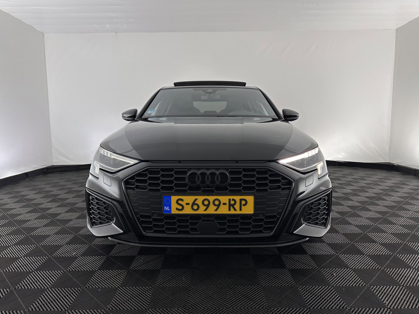 Audi A3 Limousine 35 TFSI S-Line Edition (INCL-BTW) Aut. *PANO | LEATHER-FABRIC | FULL-LED | AMBIENTLIGHT | SPORTSEATS | DIGI-COCKPIT | NAVI-FULLMAP | PRIVACYGLASS | SHIFTPADDLES | DAB+ | ADAPTIVE-CRUISE | 17"ALU*