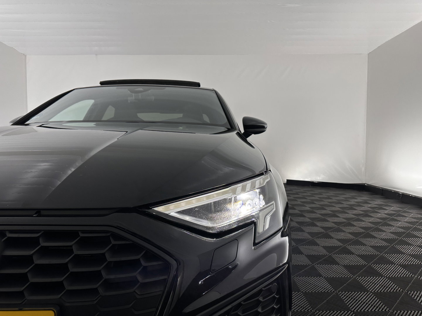 Audi A3 Limousine 35 TFSI S-Line Edition (INCL-BTW) Aut. *PANO | LEATHER-FABRIC | FULL-LED | AMBIENTLIGHT | SPORTSEATS | DIGI-COCKPIT | NAVI-FULLMAP | PRIVACYGLASS | SHIFTPADDLES | DAB+ | ADAPTIVE-CRUISE | 17"ALU*