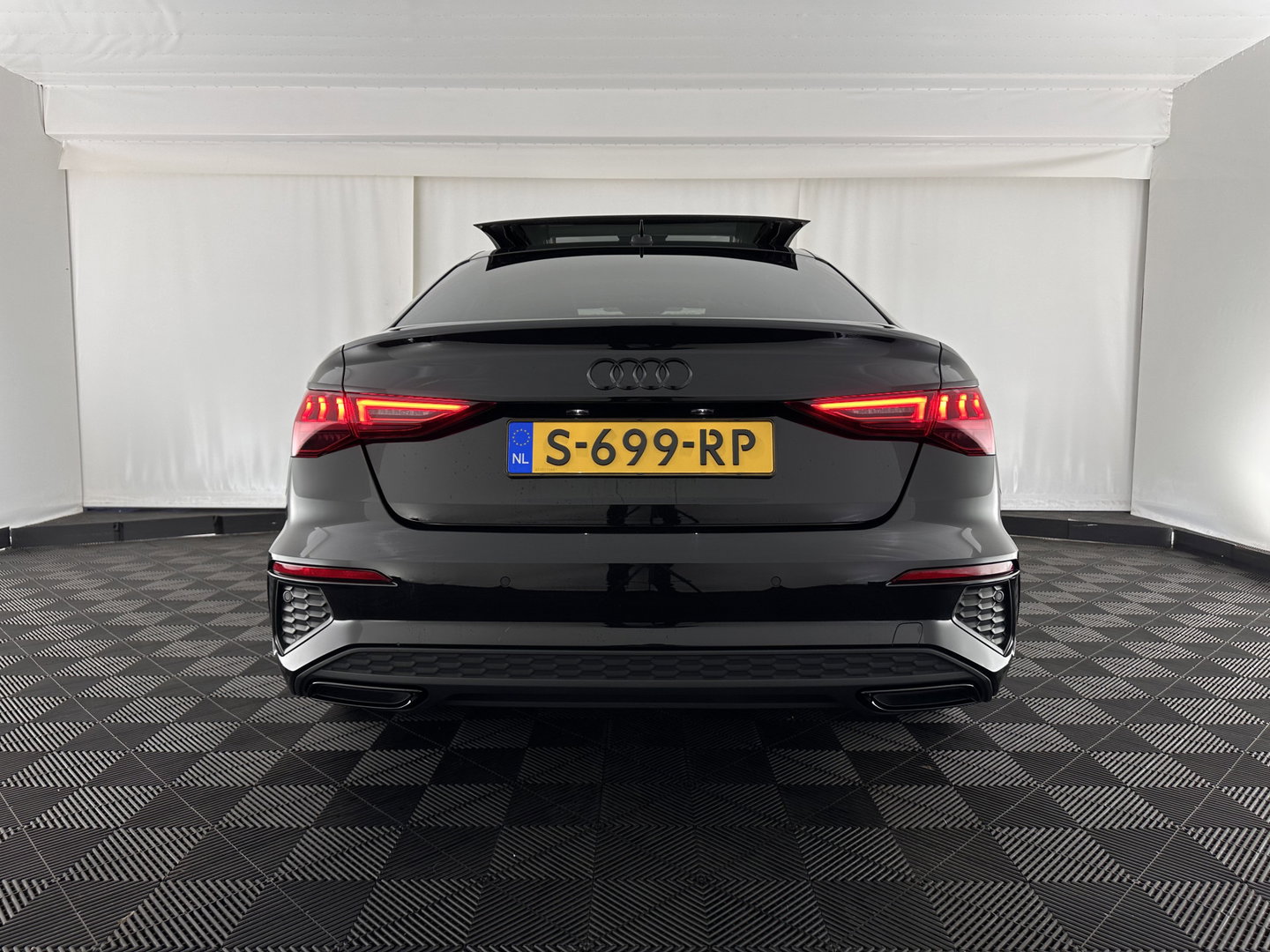 Audi A3 Limousine 35 TFSI S-Line Edition (INCL-BTW) Aut. *PANO | LEATHER-FABRIC | FULL-LED | AMBIENTLIGHT | SPORTSEATS | DIGI-COCKPIT | NAVI-FULLMAP | PRIVACYGLASS | SHIFTPADDLES | DAB+ | ADAPTIVE-CRUISE | 17"ALU*