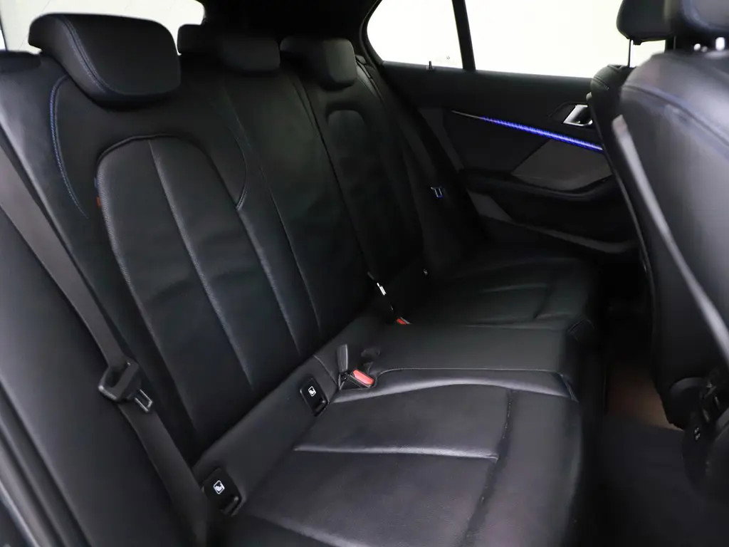 BMW 1 Serie 118i M-Sport Pano H/K Leer Sfeer Carplay NAP