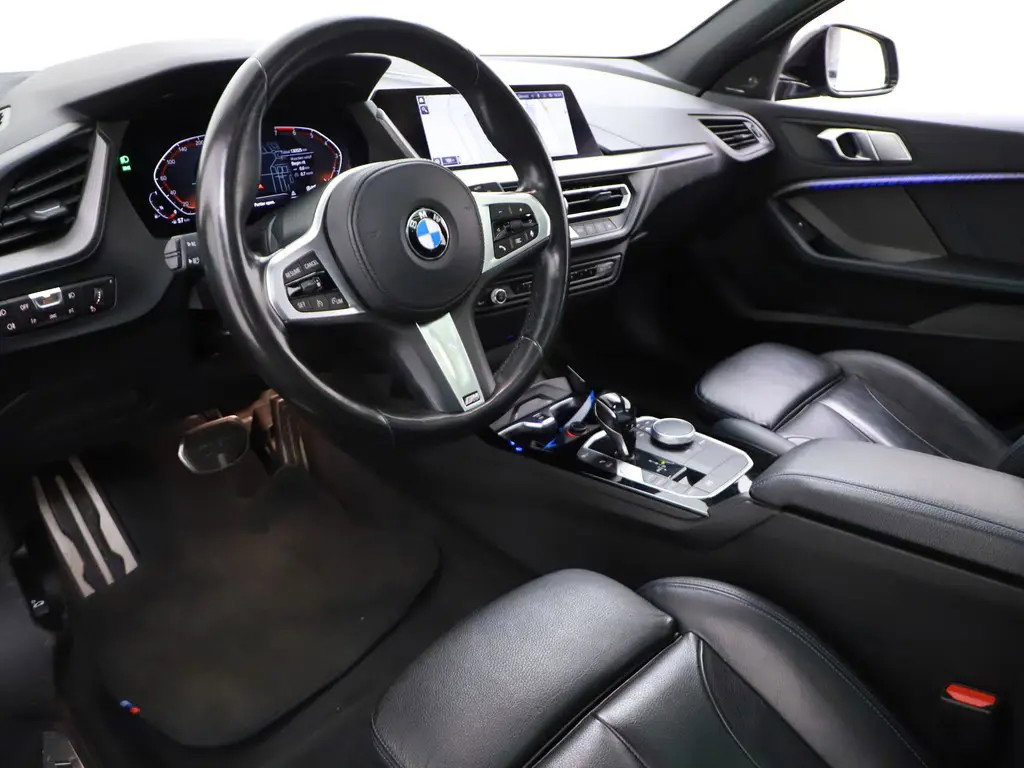 BMW 1 Serie 118i M-Sport Pano H/K Leer Sfeer Carplay NAP