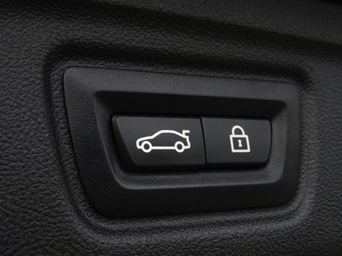 BMW 3 Serie Touring 330e 292PK High Exc. / M-Sport Individual / laser