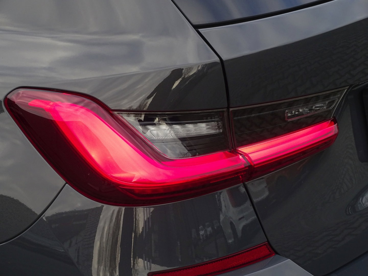 BMW 3 Serie Touring 330e 292PK High Exc. / M-Sport Individual / laser