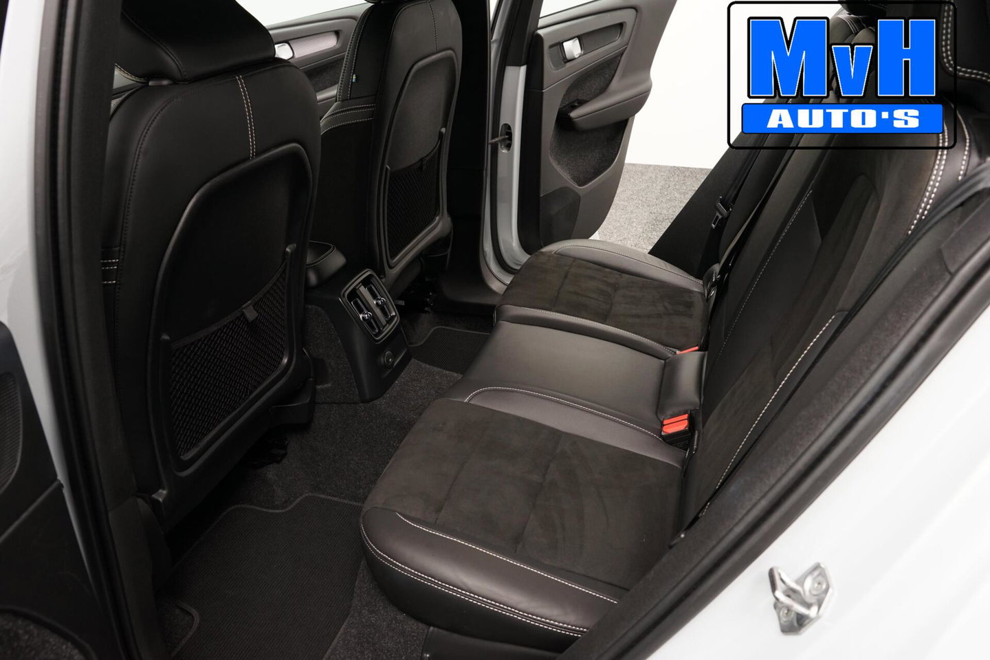 Volvo XC40 1.5 T4 Recharge R-Design|PARELMOER|CAMERA|ACC|LED