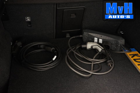 Volvo XC40 1.5 T4 Recharge R-Design|PARELMOER|CAMERA|ACC|LED