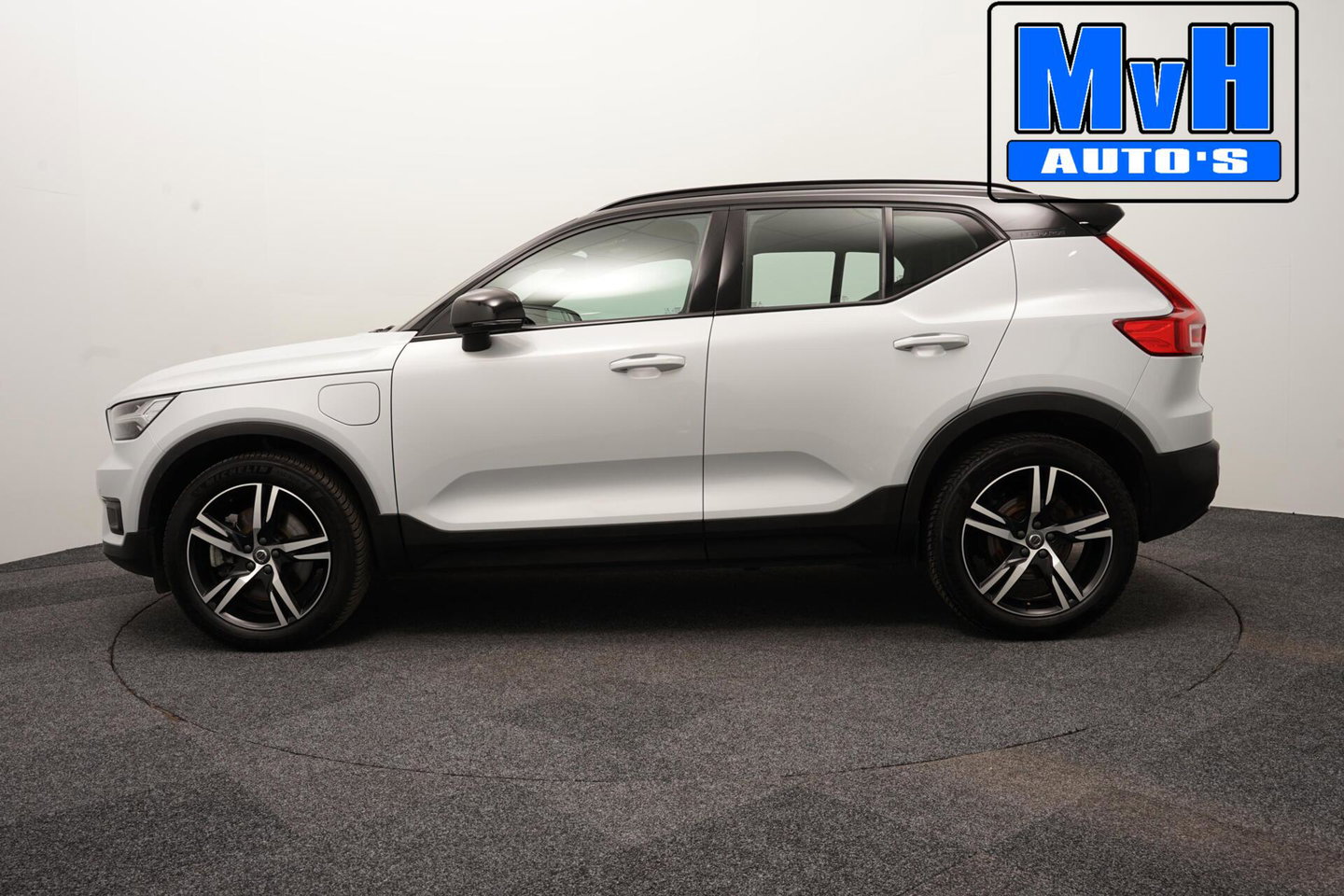 Volvo XC40 1.5 T4 Recharge R-Design|PARELMOER|CAMERA|ACC|LED
