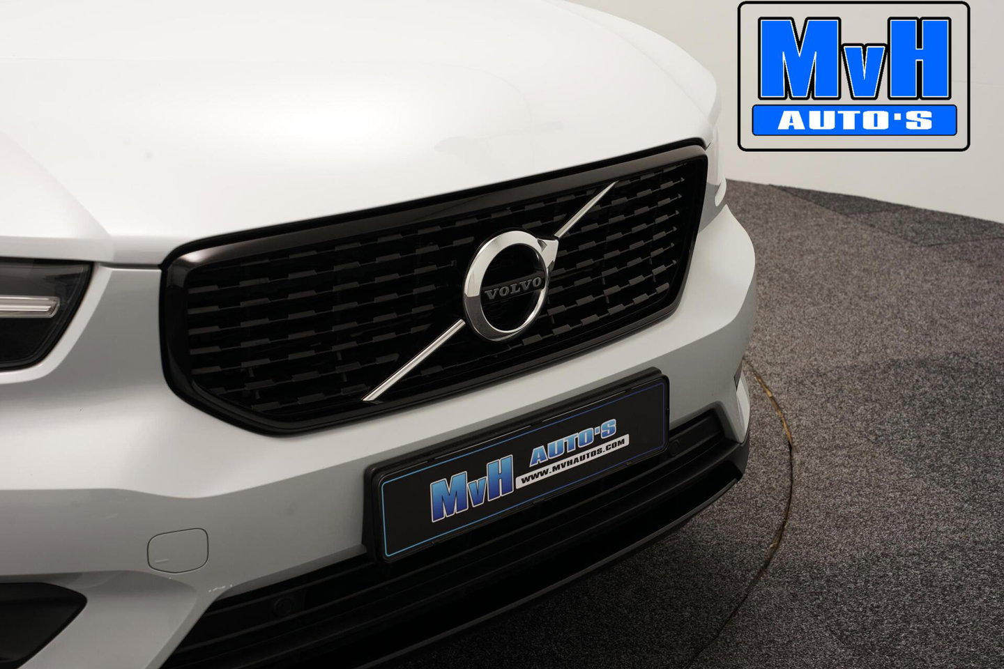 Volvo XC40 1.5 T4 Recharge R-Design|PARELMOER|CAMERA|ACC|LED
