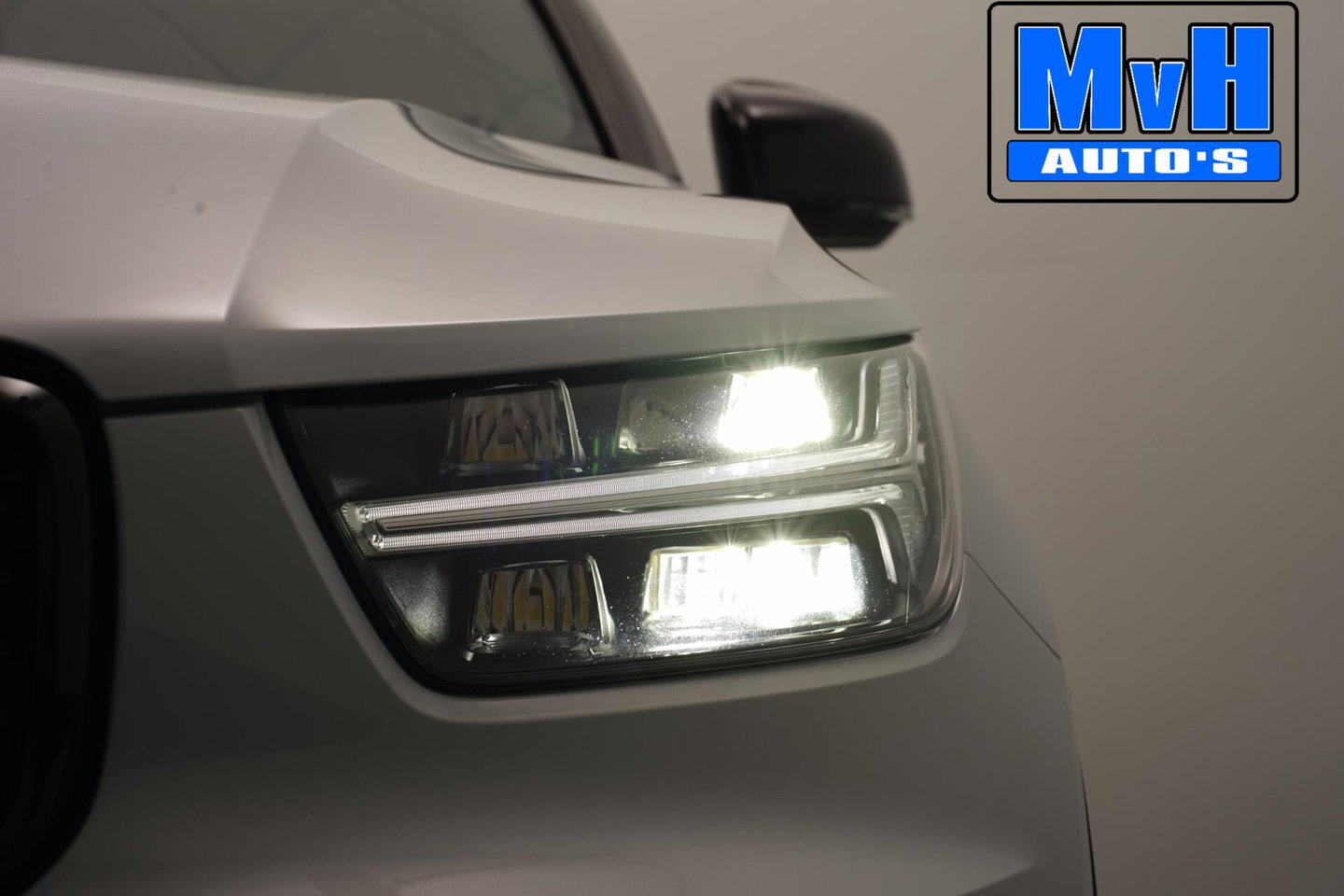 Volvo XC40 1.5 T4 Recharge R-Design|PARELMOER|CAMERA|ACC|LED