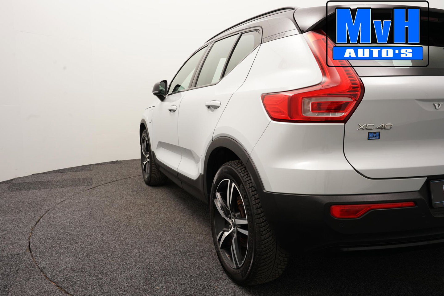 Volvo XC40 1.5 T4 Recharge R-Design|PARELMOER|CAMERA|ACC|LED
