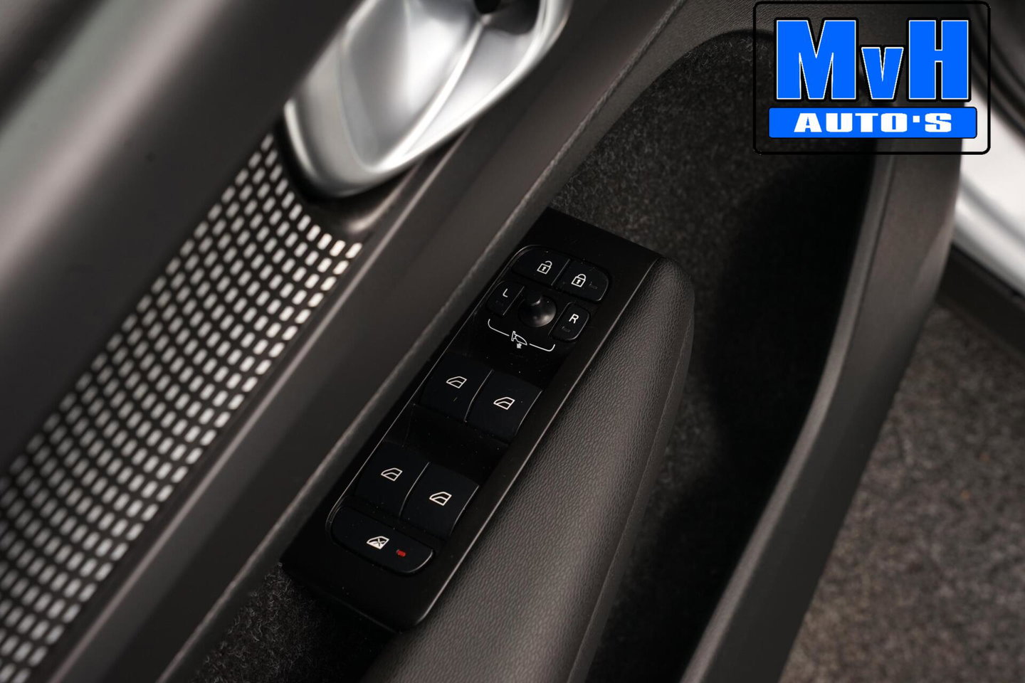 Volvo XC40 1.5 T4 Recharge R-Design|PARELMOER|CAMERA|ACC|LED