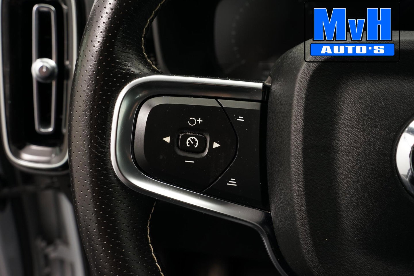 Volvo XC40 1.5 T4 Recharge R-Design|PARELMOER|CAMERA|ACC|LED