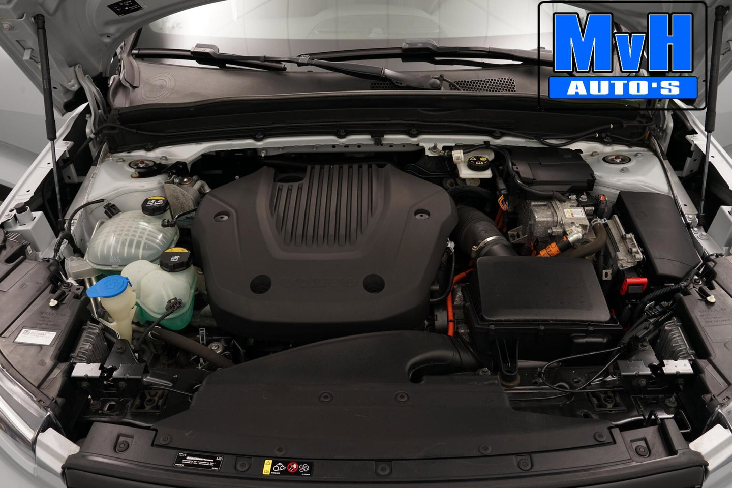 Volvo XC40 1.5 T4 Recharge R-Design|PARELMOER|CAMERA|ACC|LED