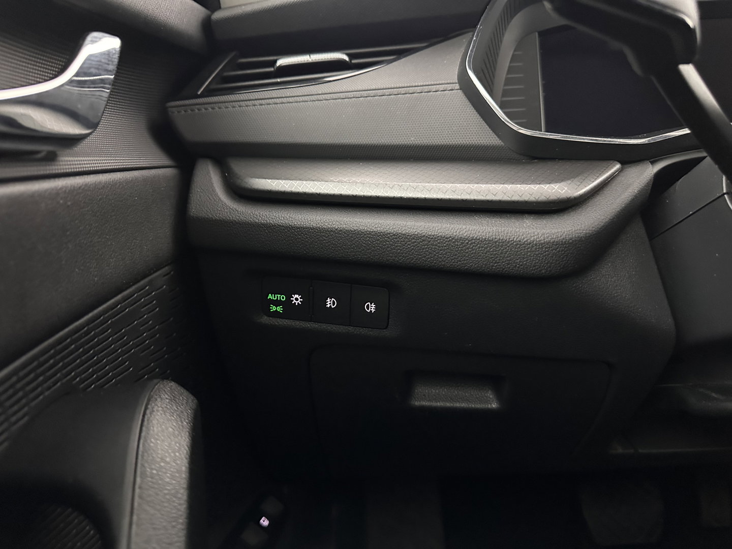 Škoda Octavia Combi 1.4 TSI iV PHEV Business Edition (Plug-in) (INCL.BTW) *FULL-LED | DIGI-COCKPIT | COMFORTSEATS | NAVI-FULLMAP | PRIVACY-GLASS | DAB | SHIFT-PADDLES | ECC | PDC | CRUISE | TOWBAR | 18''ALU*