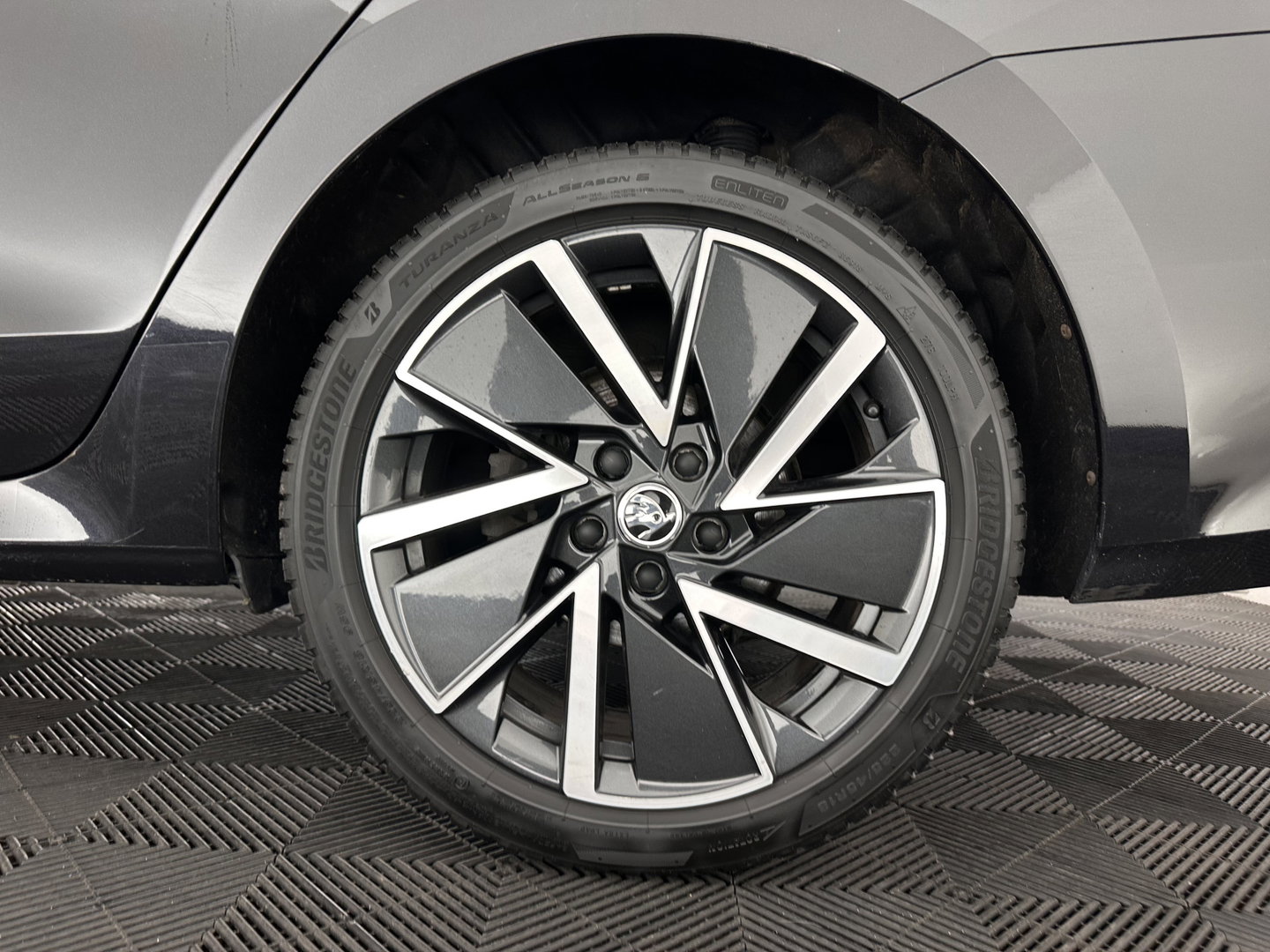 Škoda Octavia Combi 1.4 TSI iV PHEV Business Edition (Plug-in) (INCL.BTW) *FULL-LED | DIGI-COCKPIT | COMFORTSEATS | NAVI-FULLMAP | PRIVACY-GLASS | DAB | SHIFT-PADDLES | ECC | PDC | CRUISE | TOWBAR | 18''ALU*