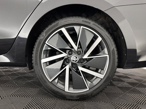 Škoda Octavia Combi 1.4 TSI iV PHEV Business Edition (Plug-in) (INCL.BTW) *FULL-LED | DIGI-COCKPIT | COMFORTSEATS | NAVI-FULLMAP | PRIVACY-GLASS | DAB | SHIFT-PADDLES | ECC | PDC | CRUISE | TOWBAR | 18''ALU*