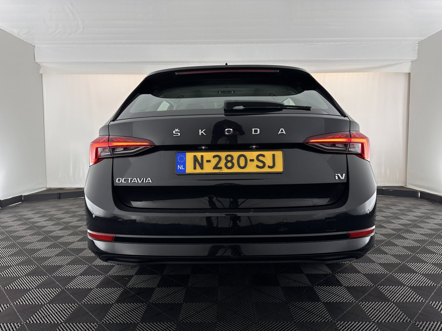 Škoda Octavia Combi 1.4 TSI iV PHEV Business Edition (Plug-in) (INCL.BTW) *FULL-LED | DIGI-COCKPIT | COMFORTSEATS | NAVI-FULLMAP | PRIVACY-GLASS | DAB | SHIFT-PADDLES | ECC | PDC | CRUISE | TOWBAR | 18''ALU*