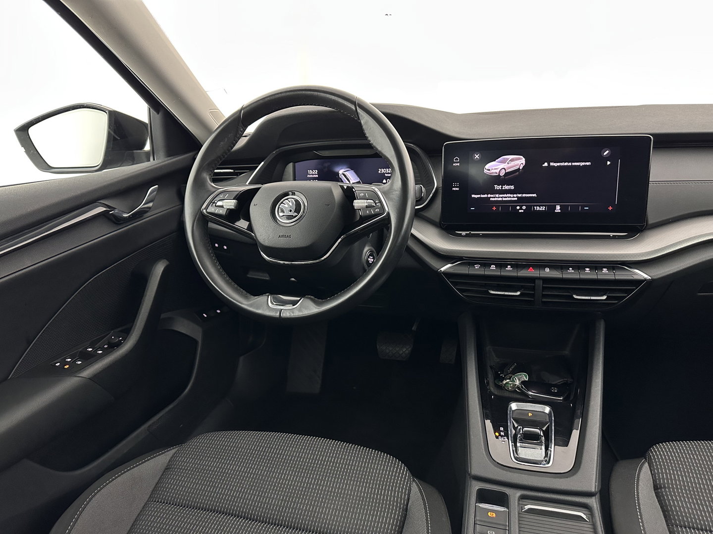 Škoda Octavia Combi 1.4 TSI iV PHEV Business Edition (Plug-in) (INCL.BTW) *FULL-LED | DIGI-COCKPIT | COMFORTSEATS | NAVI-FULLMAP | PRIVACY-GLASS | DAB | SHIFT-PADDLES | ECC | PDC | CRUISE | TOWBAR | 18''ALU*