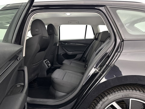 Škoda Octavia Combi 1.4 TSI iV PHEV Business Edition (Plug-in) (INCL.BTW) *FULL-LED | DIGI-COCKPIT | COMFORTSEATS | NAVI-FULLMAP | PRIVACY-GLASS | DAB | SHIFT-PADDLES | ECC | PDC | CRUISE | TOWBAR | 18''ALU*