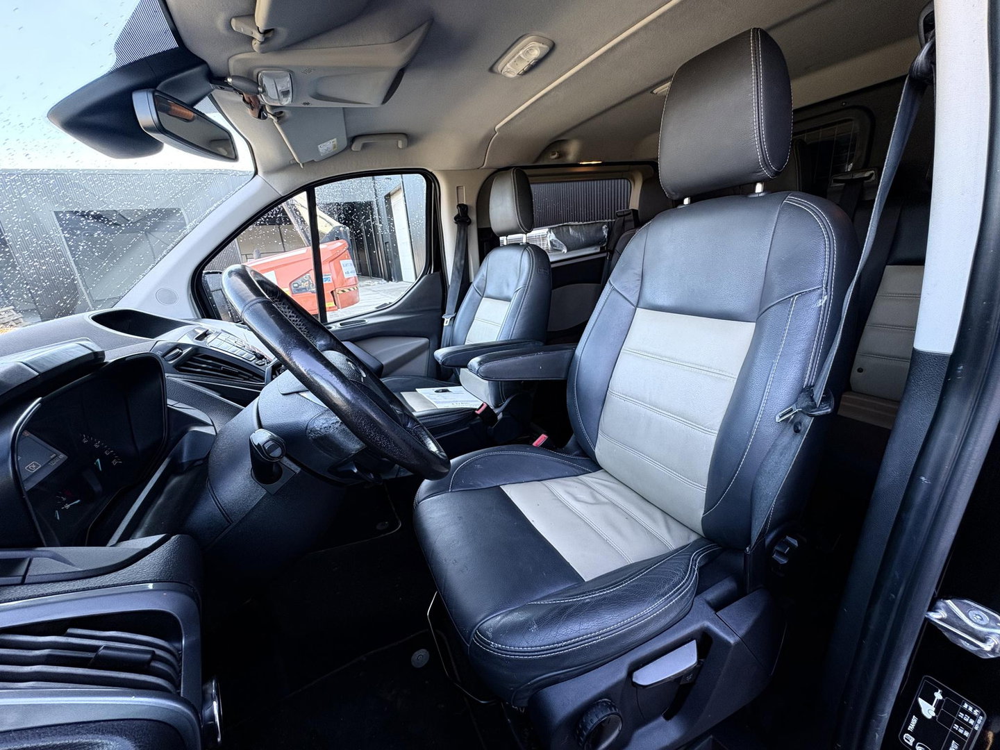 Ford Transit Custom 290 2.0 TDCI L2H1 Limited DC MARGE | 2X SCHUIFDEUR | VOORRUITVERWARMING | STOELVERWARMING | LEDER