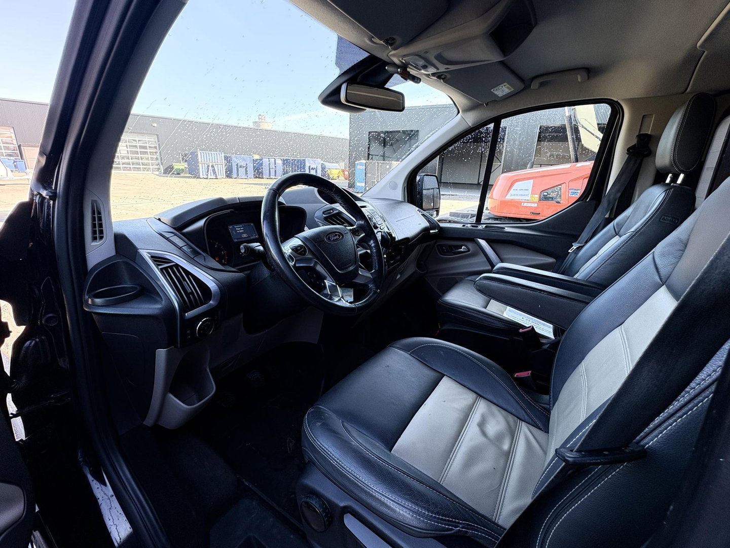 Ford Transit Custom 290 2.0 TDCI L2H1 Limited DC MARGE | 2X SCHUIFDEUR | VOORRUITVERWARMING | STOELVERWARMING | LEDER