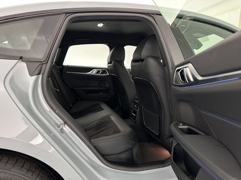 BMW i4 eDrive40 84 kWh [ 3-Fase ] (INCL.BTW) *LEATHER-MICROFIBRE | FULL-LED | ADAPTIVE-CRUISE | HEATED-SPORTSEATS | CAMERA | DAB | WIDESCREEN-DIGI-COCKPIT | NAVI-FULLMAP | ECC | PDC | 18''ALU*