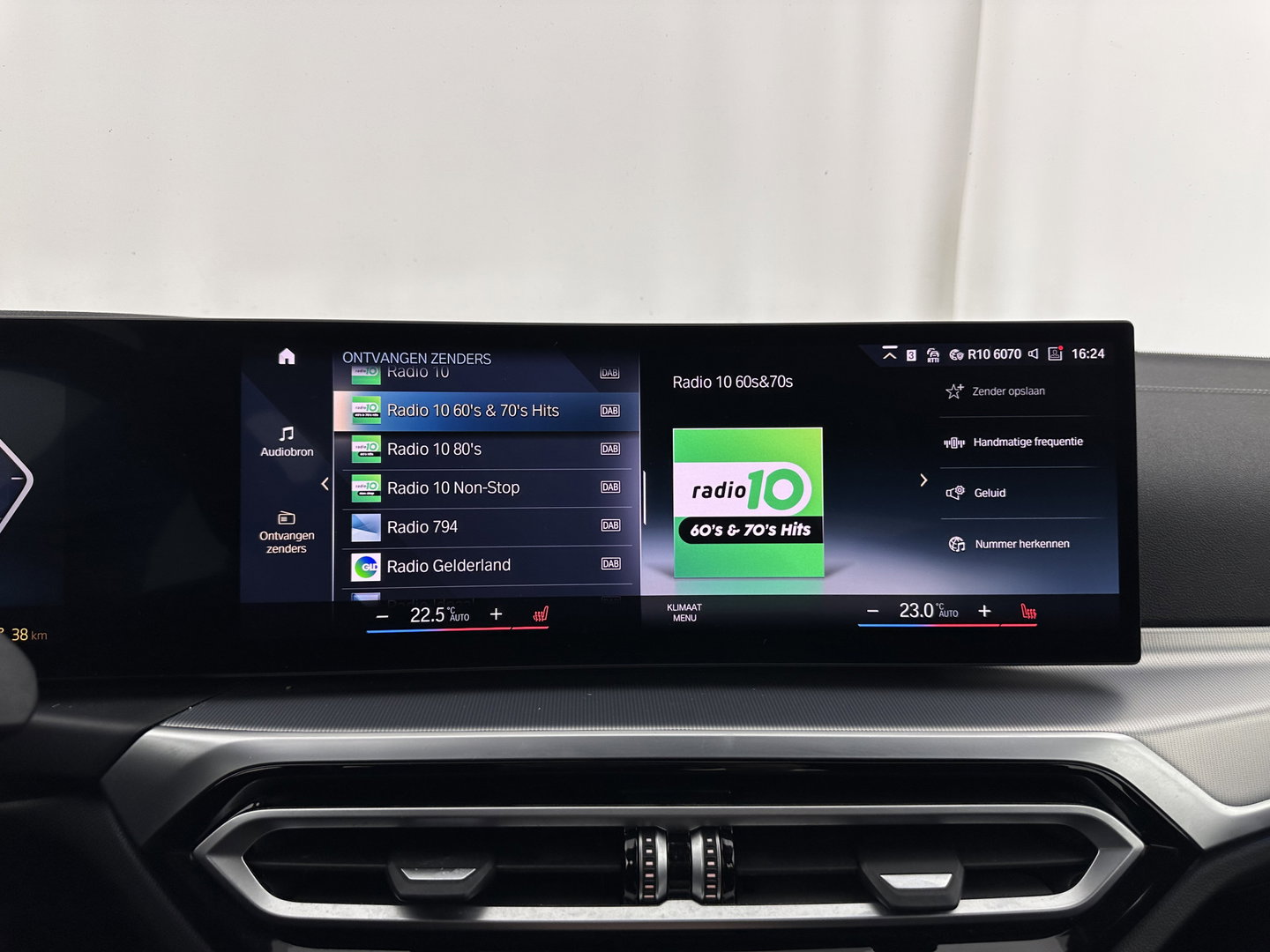 BMW i4 eDrive40 84 kWh [ 3-Fase ] (INCL.BTW) *LEATHER-MICROFIBRE | FULL-LED | ADAPTIVE-CRUISE | HEATED-SPORTSEATS | CAMERA | DAB | WIDESCREEN-DIGI-COCKPIT | NAVI-FULLMAP | ECC | PDC | 18''ALU*