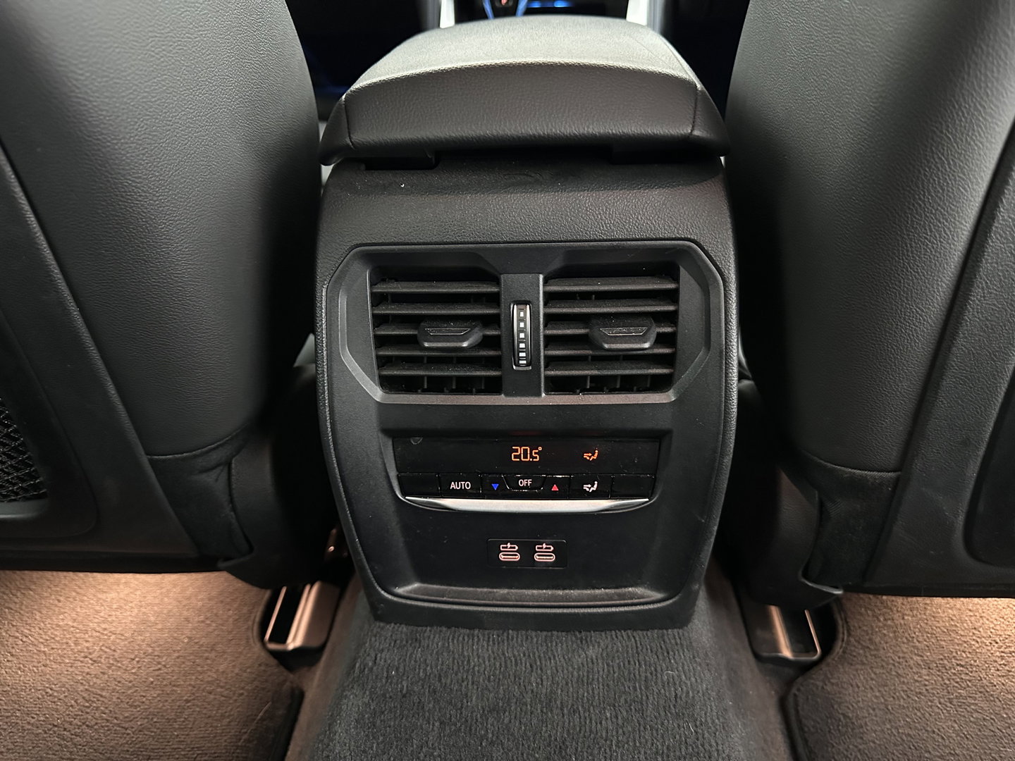 BMW i4 eDrive40 84 kWh [ 3-Fase ] (INCL.BTW) *LEATHER-MICROFIBRE | FULL-LED | ADAPTIVE-CRUISE | HEATED-SPORTSEATS | CAMERA | DAB | WIDESCREEN-DIGI-COCKPIT | NAVI-FULLMAP | ECC | PDC | 18''ALU*