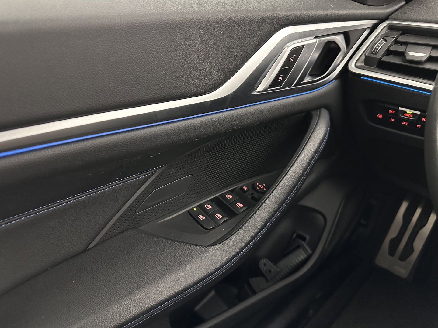 BMW i4 eDrive40 84 kWh [ 3-Fase ] (INCL.BTW) *LEATHER-MICROFIBRE | FULL-LED | ADAPTIVE-CRUISE | HEATED-SPORTSEATS | CAMERA | DAB | WIDESCREEN-DIGI-COCKPIT | NAVI-FULLMAP | ECC | PDC | 18''ALU*