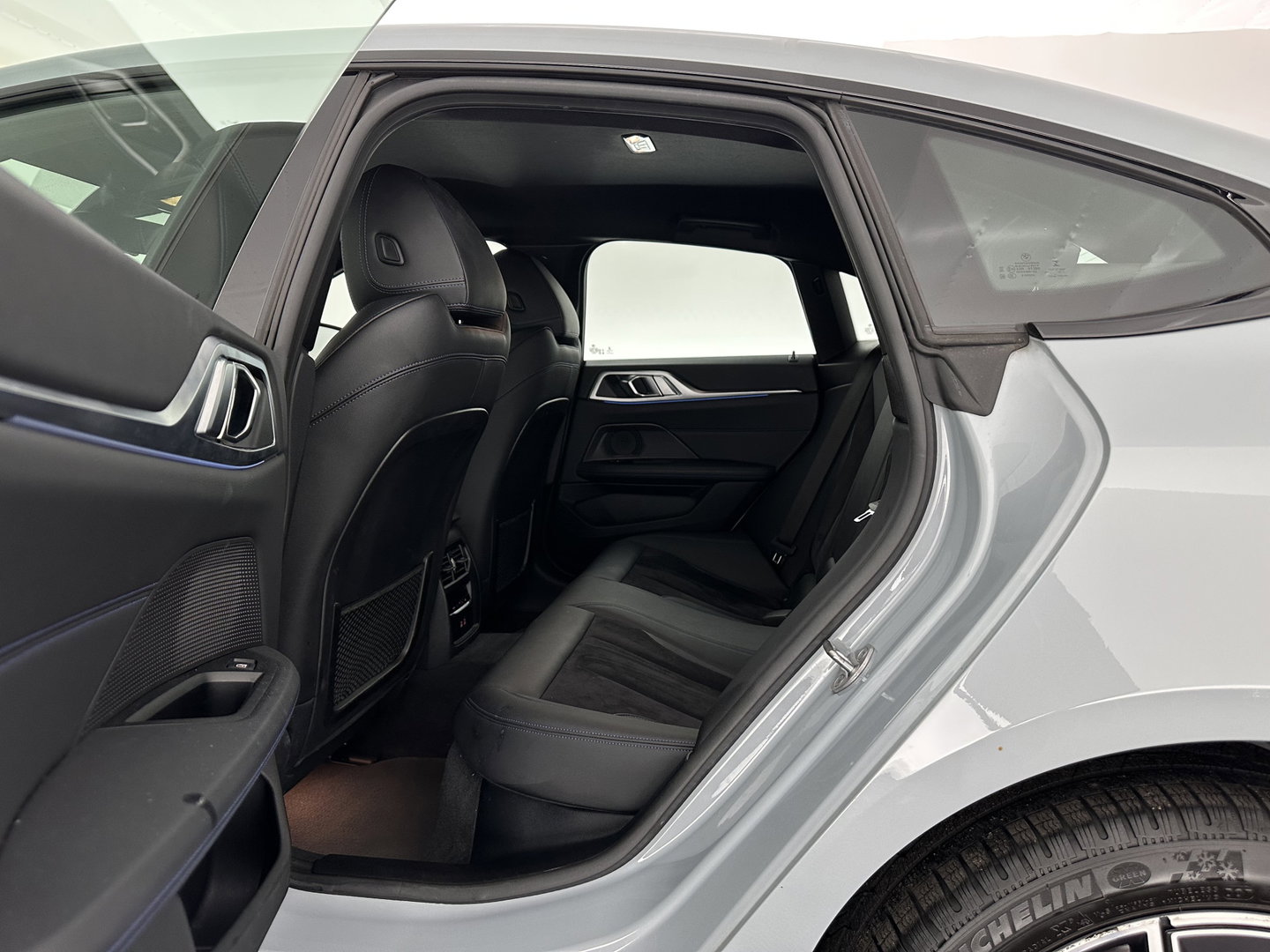 BMW i4 eDrive40 84 kWh [ 3-Fase ] (INCL.BTW) *LEATHER-MICROFIBRE | FULL-LED | ADAPTIVE-CRUISE | HEATED-SPORTSEATS | CAMERA | DAB | WIDESCREEN-DIGI-COCKPIT | NAVI-FULLMAP | ECC | PDC | 18''ALU*