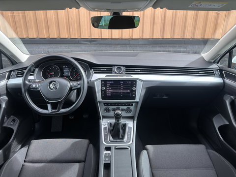 Volkswagen Passat Variant 1.4 TSI ACT Highline | Adaptieve Cruise Control | Parkeersensoren | Stoelverwarming | Verwarmbare Spiegels | Bluetooth | Front Assist |