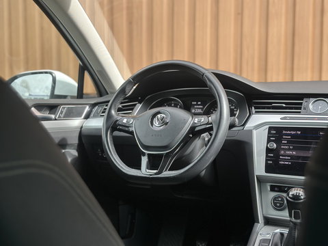 Volkswagen Passat Variant 1.4 TSI ACT Highline | Adaptieve Cruise Control | Parkeersensoren | Stoelverwarming | Verwarmbare Spiegels | Bluetooth | Front Assist |